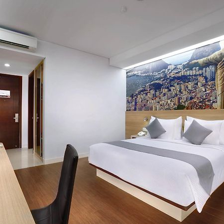 Hotel Neo Gubeng By Aston Surabaya Exterior foto