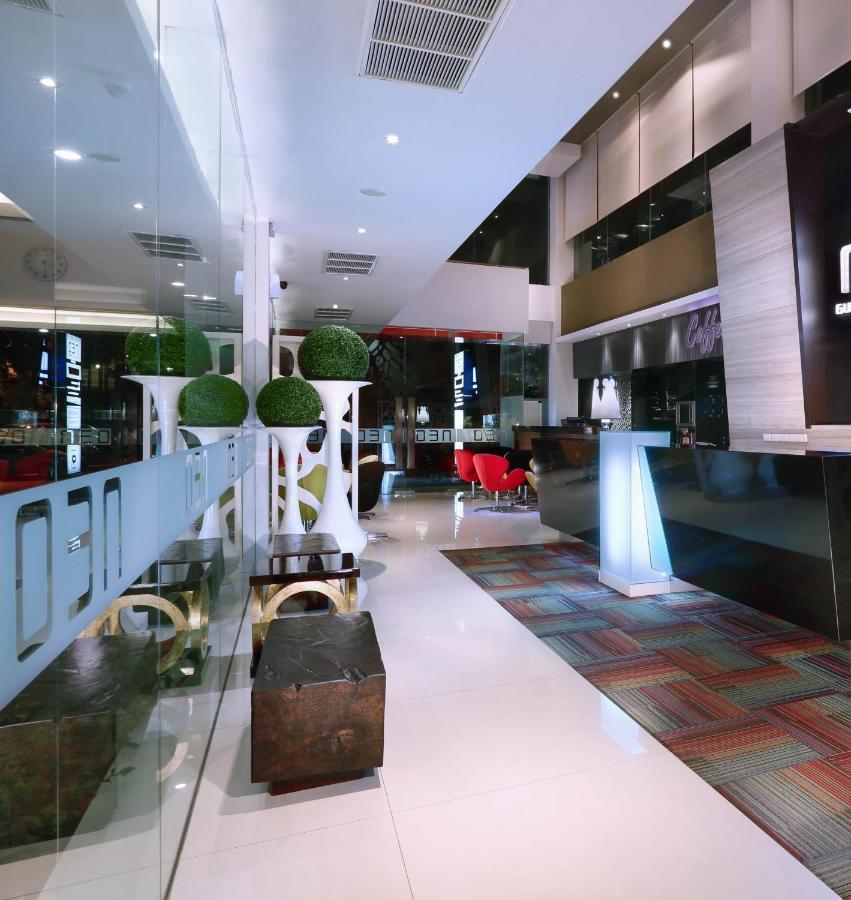 Hotel Neo Gubeng By Aston Surabaya Exterior foto